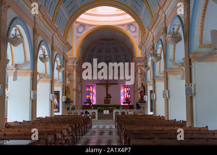 Quartiere Francese, Pondicherry/India- 3 Settembre 2019: Statue religiose all'interno della Madonna degli Angeli chiesa in Pondicherry Foto Stock