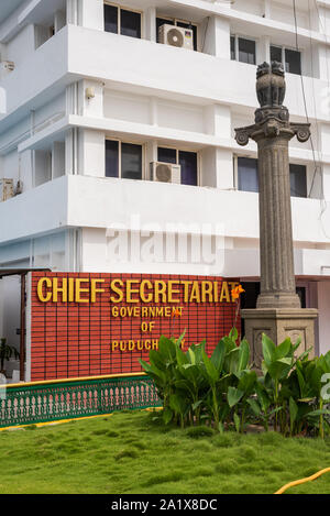 Pondicherry/India- 4 Settembre 2019: il Capo Segreteria Edificio, Governo di Pondicherry in Whitetown Foto Stock