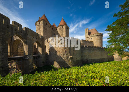 Carcassonne è un francese di città fortificata nel dipartimento dell Aude, nella regione di Occitanie. Foto Stock