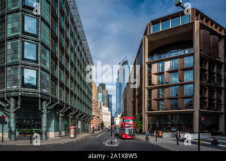 Quartiere finanziario della città di Londra. Bloomberg Building London e 60 uffici Queen Victoria Street HSBC nel quartiere finanziario della City of London. Foto Stock