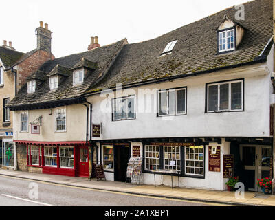 Galleria e old book shop in edifici storici della città. St Mary's Hill, Stamford, Lincolnshire, Inghilterra, Regno Unito, Gran Bretagna Foto Stock