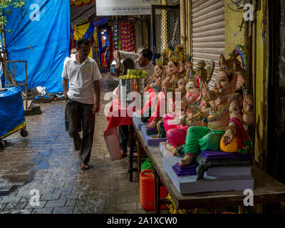 Mumbai, India - settembre 01,2019 :statua del signore Ganesha ottenere pronto per Ganesh festival Foto Stock