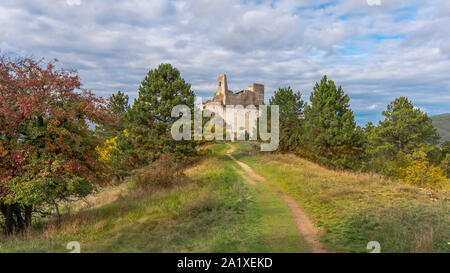 Il Castello di Cachtice, residence di Elisabetta Bathory, Slovalia Foto Stock