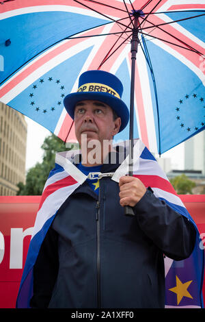 Manchester, Regno Unito. 29 Settembre, 2019. Migliaia di stop-Brexit manifestanti hanno marciato attraverso la città e passato il congresso del Partito Conservatore di questo pomeriggio. Reject-Brexit i tifosi di tutto il paese è venuto in risposta alla rabbia verso la situazione politica attuale intorno Brexit. Andy Barton/Alamy Live News Foto Stock