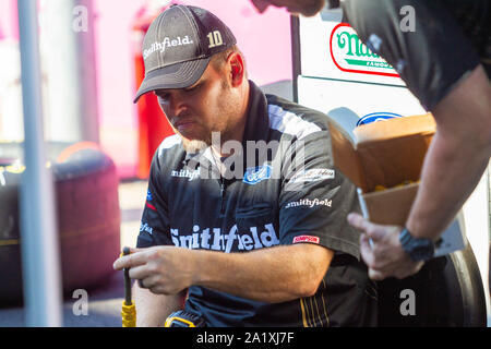 Charlotte, NC, Stati Uniti d'America. 29Sep, 2019. Il team di Smithfield preps per la Bank of America Roval 400 a Charlotte Motor Speedway di Charlotte, NC. (Scott Kinser/Cal Sport Media) Credito: csm/Alamy Live News Foto Stock