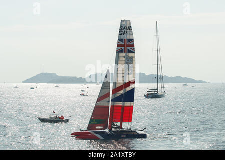 Una veduta aerea della Gran Bretagna SailGP Team di F50 catamarani durante la pratica gara prima della finale SailGP evento della stagione 1 a Marsiglia, Francia Foto Stock