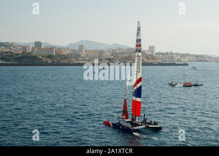 Una veduta aerea della Gran Bretagna SailGP Team di F50 catamarani durante la pratica gara prima della finale SailGP evento della stagione 1 a Marsiglia, Francia Foto Stock