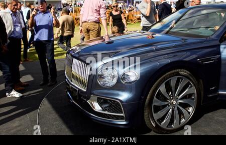 Nuova Bentley Flying Spur W12 in mostra presso il 2019 Salon Privé presso il Palazzo di Blenheim, Oxfordshire Foto Stock