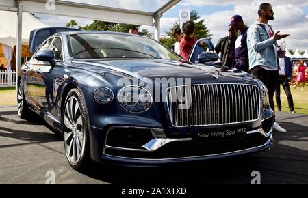 Nuova Bentley Flying Spur W12 in mostra presso il 2019 Salon Privé presso il Palazzo di Blenheim, Oxfordshire Foto Stock