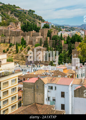 Vista panoramica di Malaga con Castello di Gibralfaro, Andalusia, Spagna. Foto Stock