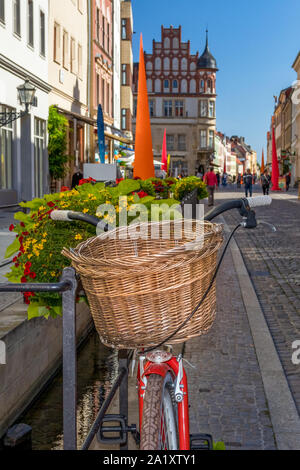 In bicicletta per la città Foto Stock