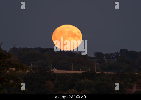 Full Moon Rising venerdì 13 Foto Stock