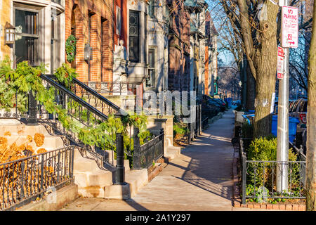 Il marciapiede in Lincoln Park di Chicago nel pomeriggio durante il periodo invernale Foto Stock