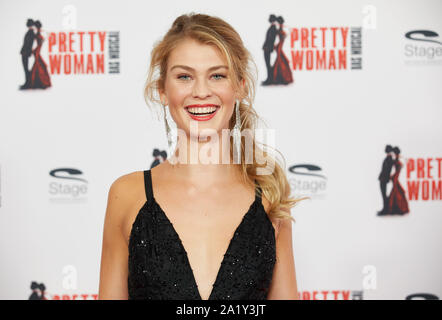 Amburgo, Germania. 29Sep, 2019. Louisa Kapitza, modello venite a premiere europeo del musical "Pretty Woman" al palcoscenico teatro an der Elbe. Credito: Georg Wendt/dpa/Alamy Live News Foto Stock