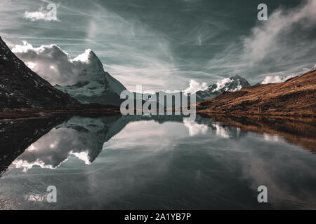 La riflessione del Cervino nel Riffel lago Foto Stock