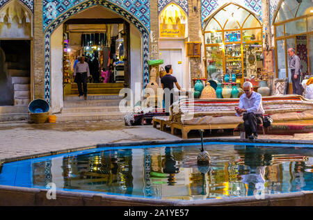 Vecchia Plaza in un bazar. Foto Stock