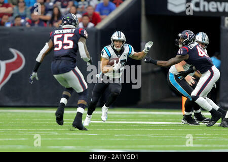 Houston, Texas, Stati Uniti d'America. 29Sep, 2019. Carolina Panthers running back Christian McCaffrey (22) porta la sfera upfield durante il terzo trimestre della NFL stagione regolare il gioco tra la Houston Texans e Carolina Panthers a NRG Stadium di Houston, TX il 29 settembre 2019. Credito: Erik Williams/ZUMA filo/Alamy Live News Foto Stock