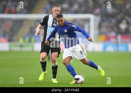 LEICESTER, Inghilterra. Settembre 29th Youri Tielemans (8) di Leicester City battaglie con Sean Longstaff (36) di Newcastle United durante il match di Premier League tra Leicester City e Newcastle United al King Power Stadium, Leicester domenica 29 settembre 2019. (Credit: Jon Hobley | MI News) solo uso editoriale, è richiesta una licenza per uso commerciale Credito: MI News & Sport /Alamy Live News Foto Stock