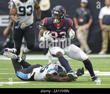 Houston, Texas, Stati Uniti d'America. 29Sep, 2019. Houston Texans running back Carlos Hyde (23) porta la sfera durante un gioco di NFL tra Houston Texans e Carolina Panthers a NRG Stadium di Houston, Texas, sul Sett. 29, 2019. Credito: Scott Coleman/ZUMA filo/Alamy Live News Foto Stock