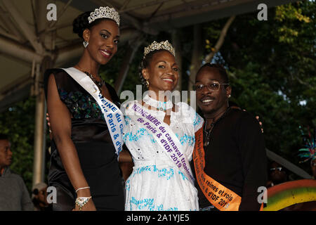 Parigi, Francia. 28 Sep, 2019. La regina e la regina madre del carnevale tropical Parigi 2019. Foto Stock