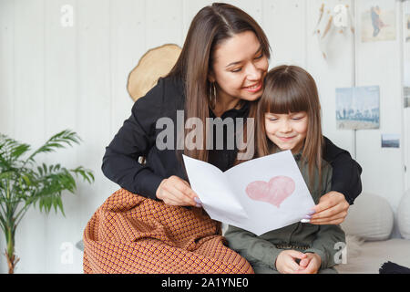 Congrats figlia mom per la festa della mamma. Foto Stock