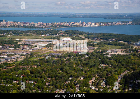 Fotografia aerea della bella Madison, Wisconsin su una mattina d'estate. Foto Stock