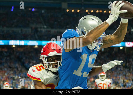 Detroit, Michigan, Stati Uniti d'America. 29Sep, 2019. Detroit, Michigan, Stati Uniti d'America. 29Sep, 2019. Detroit Lions WR Kenny Golladay (19) Si ritiene che le catture di un nullaosta touchdown nel quarto trimestre del NFL Game tra Kansas City Chiefs e Detroit Lions su Settembre 29, 2019 al Ford Field in Detroit, MI (foto di Allan Dranberg/Cal Sport Media) Credito: Cal Sport Media/Alamy Live News Credito: Cal Sport Media/Alamy Live News Foto Stock