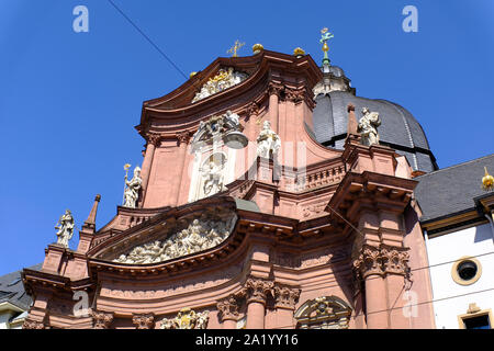 Facciata superiore di Neumunster chiesa di Wurzburg, Germania Foto Stock