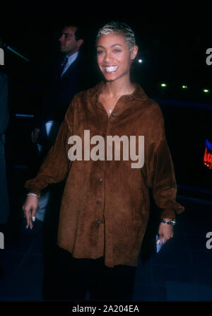 Hollywood, California, Stati Uniti d'America 11 gennaio 1995 Attrice Jada Pinkett assiste "Racconti dalla cripta: Demon Knight' Hollywood Premiere on gennaio 11, 1995 a Hollywood Galaxy Theatre di Hollywood, California, USA. Foto di Barry re/Alamy Stock Photo Foto Stock