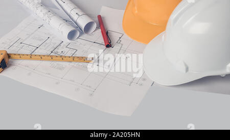 Architetto, ingegnere concetto, rappresenta lo stile di lavoro di architetti, ingegneri con disegni di costruzione Foto Stock