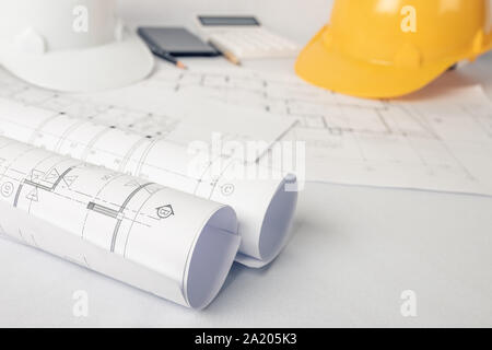 Architetto, ingegnere concetto, rappresenta lo stile di lavoro di architetti, ingegneri con disegni di costruzione Foto Stock