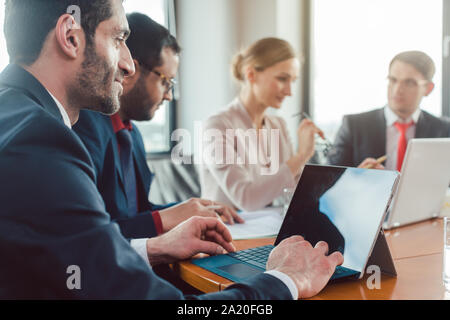 Office business team di lavoro in occasione di un incontro Foto Stock