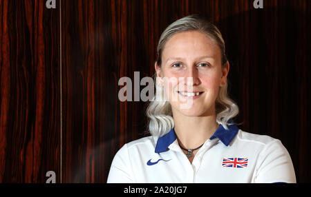 Gran Bretagna Holly Bradshaw pone per fotografie durante una sessione multimediale al Movenpick Hotel West Bay davanti al 2019 IAAF mondiale di atletica che si svolge a Doha, in Qatar. Foto Stock