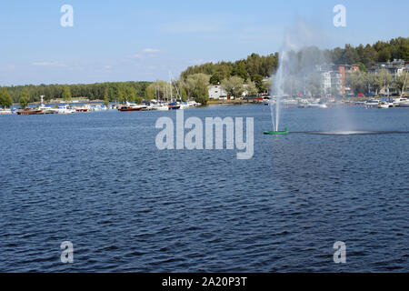 Lappeenranta, Finlandia - 27 Luglio 2019: Fontana nel porto di Lappeenranta. Foto Stock