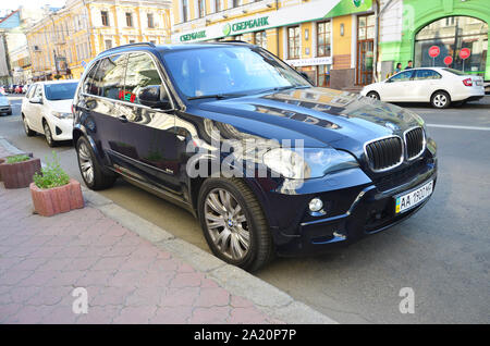 Kiev, Ucraina - 19 settembre 2017: BMW X5 2011 nero. Bayerische Motoren Werke AG BMW è multinazionale tedesca che produce automobili e Foto Stock