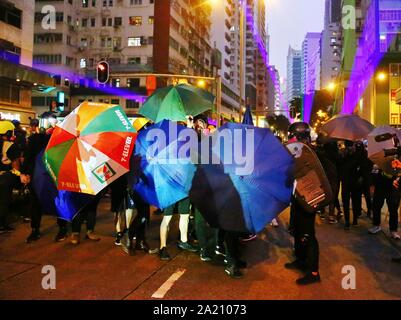 Hong Kong, Cina. 29Sep, 2019. Decine di migliaia di manifestanti frequentare non autorizzato di un anti-totalitarismo marzo che si trasforma in scontri tra Hong Kong polizia e manifestanti. Credito: Gonzales foto/Alamy Live News Foto Stock