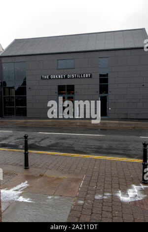 L'Orkney distillando azienda distilleria di Gin Ayre Road Kirkwall terraferma le isole Orkney Scotland Regno Unito vista esterna della moderna grigio scuro bl Foto Stock