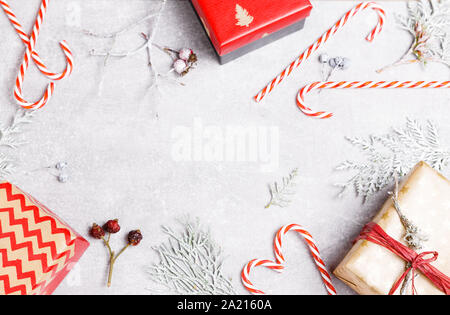 Anno nuovo Natale Xmas 2020 holiday celebrazione copia spazio isolato sfondo bianco stile minimal. Foto Stock