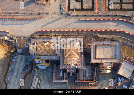 Vista aerea su un sito di costruzione di nuove case in costruzione Foto Stock