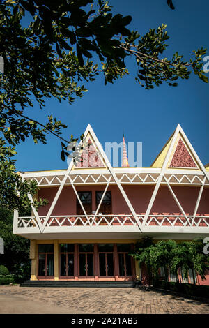 Chaktomuk Conference hall architecture landmark building a Phnom Penh Cambogia città Foto Stock