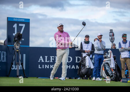 Lee Westwood tees off al diciassettesimo foro durante il giorno tre di Alfred Dunhill Links Championship a St Andrews Foto Stock