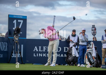 Lee Westwood tees off al diciassettesimo foro durante il giorno tre di Alfred Dunhill Links Championship a St Andrews Foto Stock