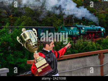 Praga, Repubblica Ceca. 28 Sep, 2019. Dodici fantini provenienti da dieci paesi hanno preso posto nella Leram Jockey europea Cup, all'Arena Chuchle Praga Repubblica Ceca, Settembre 28, 2019. Il suo più grande stella è stato uno dei migliori del mondo fantini, nativo belga Christophe Soumillon, raffigurato, che ha anche vinto la classifica finale e la coppa per il vincitore. Adrie olandese De Vries al secondo posto e Eduardo Pedroza da Panama è stato il terzo. Credito: Roman Vondrous/CTK foto/Alamy Live News Foto Stock