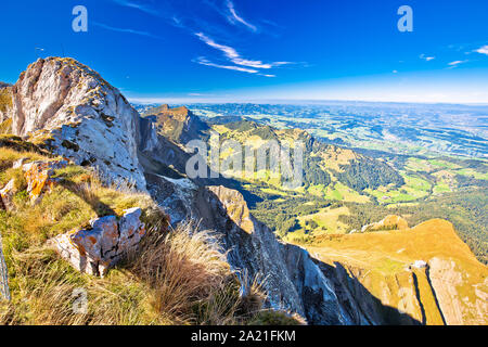 Alpi della Svizzera sul Pilatus Kulm mountain vista panoramica, paesaggio svizzero Foto Stock