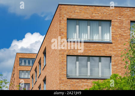 Moderna architettura residenziale vicino fino Foto Stock