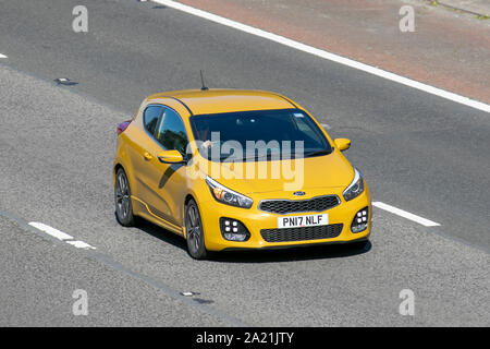 2017 giallo Kia PRO Ceed Gt-Line ISG guida sulla M6 a Lancaster, Regno Unito Foto Stock