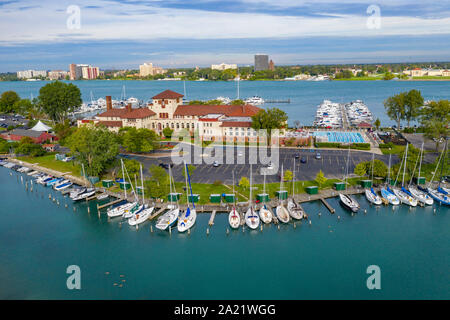 Detroit, Michigan - Detroit il Yacht Club, un club privato situato sulle Belle Isle, un'isola nel fiume Detroit. Foto Stock