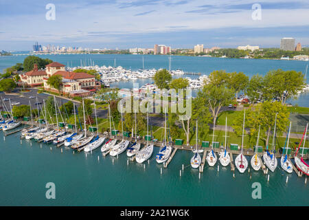 Detroit, Michigan - Detroit il Yacht Club, un club privato situato sulle Belle Isle, un'isola nel fiume Detroit. Foto Stock