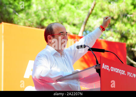 Il primo segretario del catalano di socialisti (PSC) Miquel Iceta parla durante il catalano Partito Socialista Rose festa a Gava, Barcellona. Foto Stock