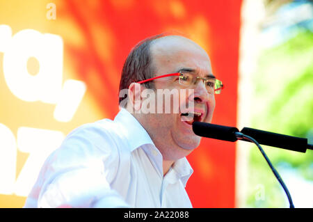 Il primo segretario del catalano di socialisti (PSC) Miquel Iceta parla durante il catalano Partito Socialista Rose festa a Gava, Barcellona. Foto Stock